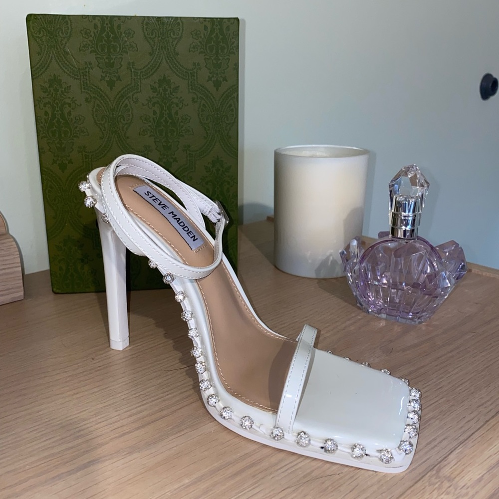 STEVE MADDEN WHITE ZELLE STUDDED HEELS